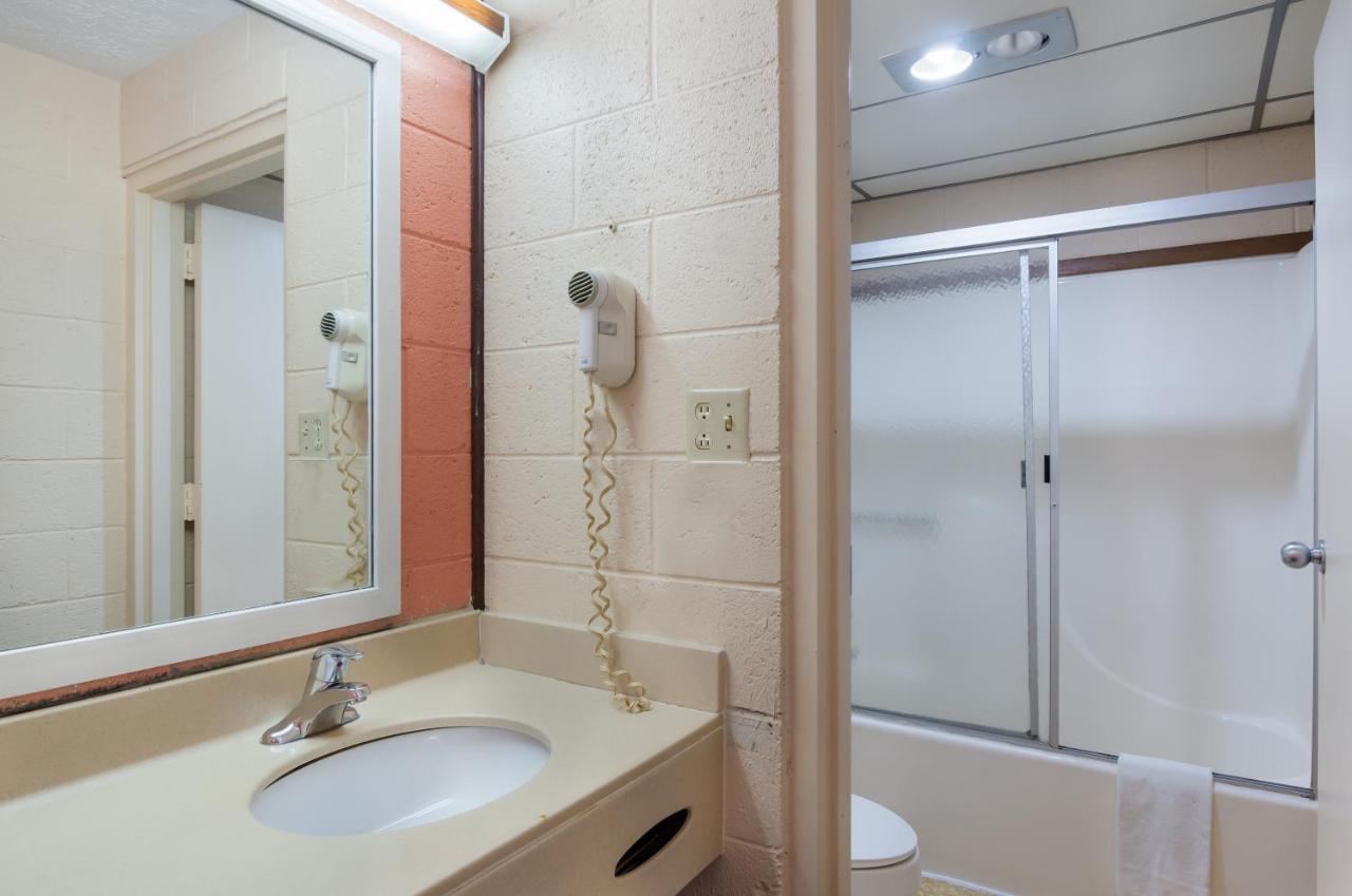 Americas Best Value Inn يثيفيل المظهر الخارجي الصورة