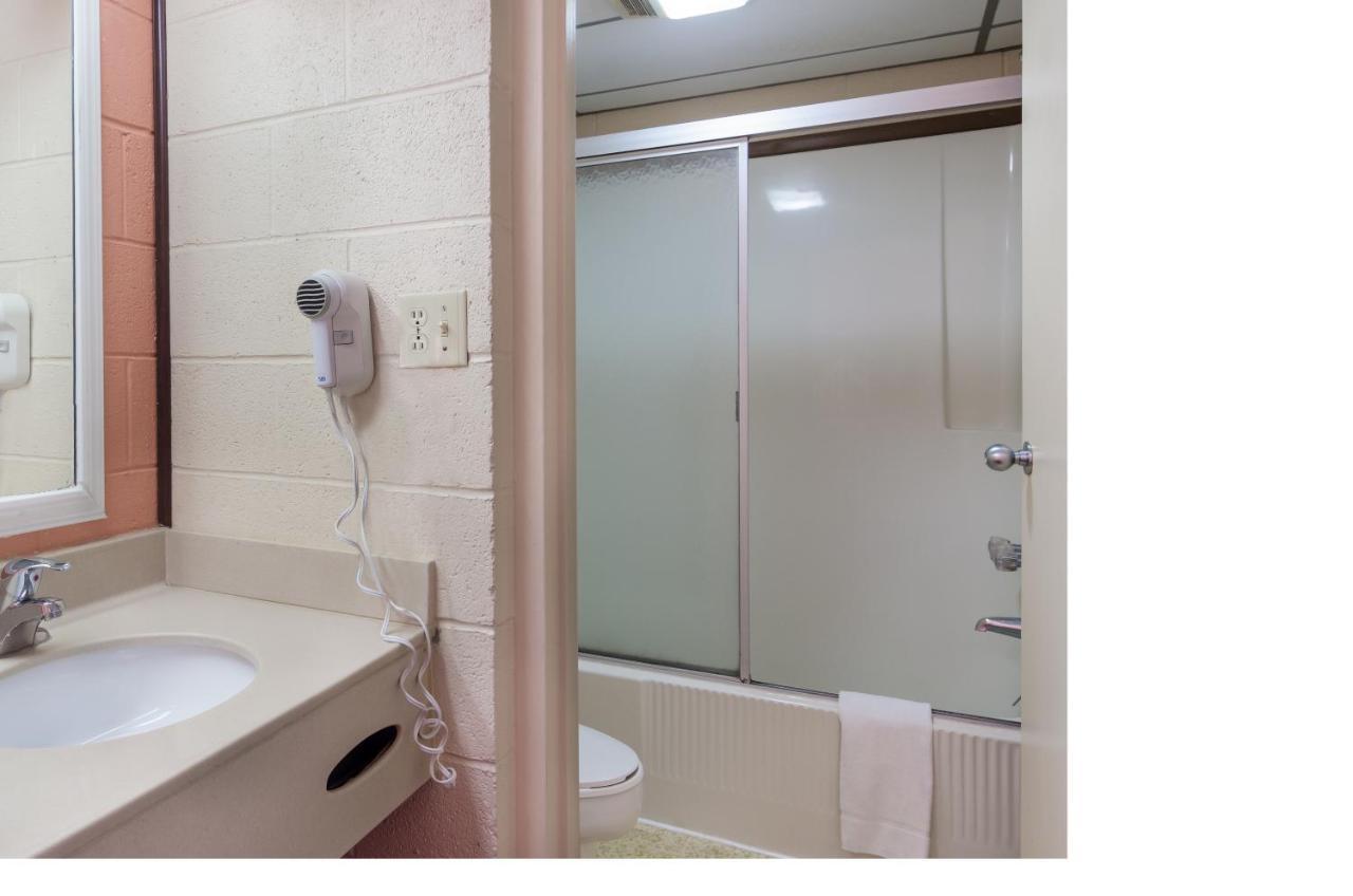 Americas Best Value Inn يثيفيل المظهر الخارجي الصورة