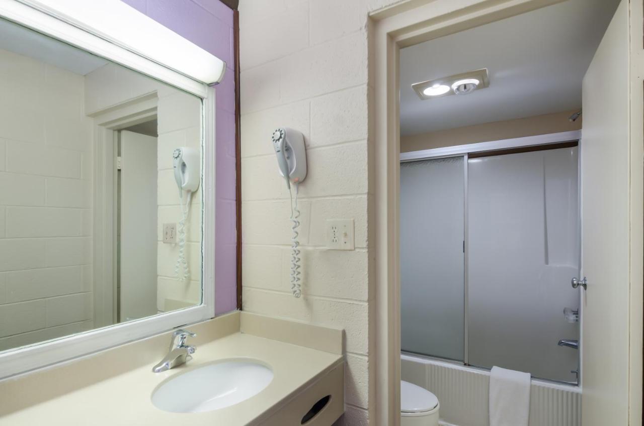 Americas Best Value Inn يثيفيل المظهر الخارجي الصورة